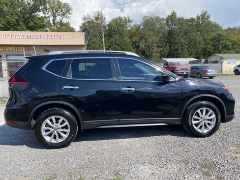 Used 2020 Nissan Rogue SV image 4