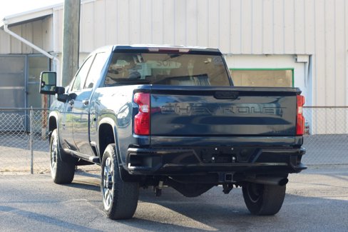 Used 2022 Chevrolet Silverado 2500 Custom w/ Custom Value Package image 5