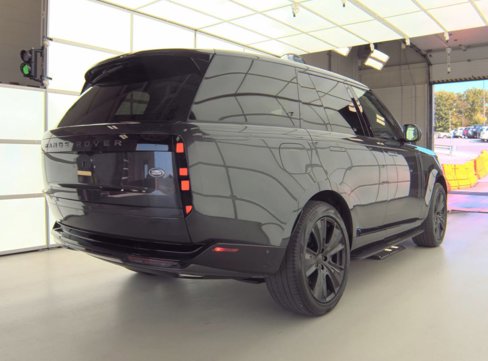 Used 2023 Land Rover Range Rover SE image 4