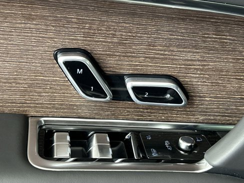 New 2025 Land Rover Range Rover Long Wheelbase SE image 24