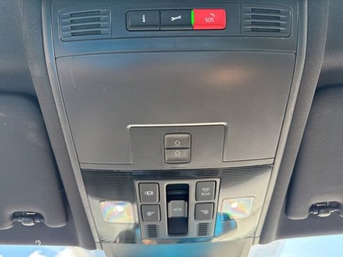 Certified 2024 Volkswagen Tiguan SE R-Line image 27