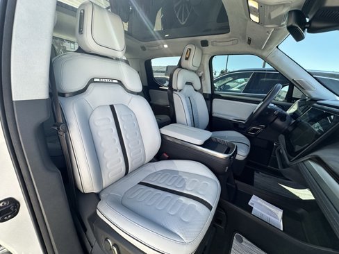 Used 2023 Rivian R1T Adventure image 24