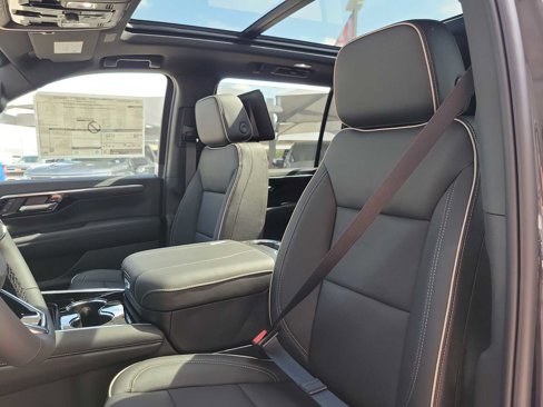 New 2026 Chevrolet Suburban Premier image 11