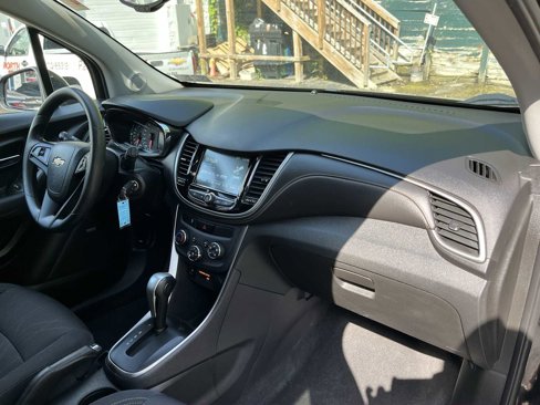Certified 2017 Chevrolet Trax LT w/ Sun & Sound Package image 27