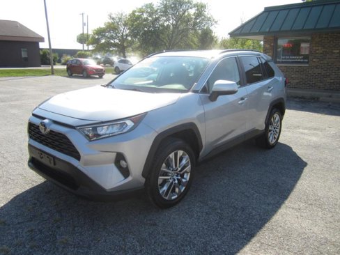 Used 2019 Toyota RAV4 XLE Premium image 4