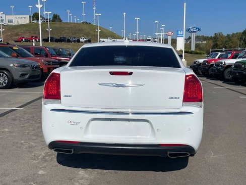 Used 2018 Chrysler 300 Limited w/ Safetytec Plus Group image 4