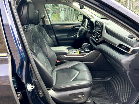 Used 2021 Toyota Highlander Platinum image 18