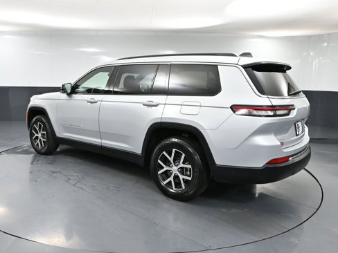 Used 2024 Jeep Grand Cherokee L Limited w/ Luxury Tech Group II image 9