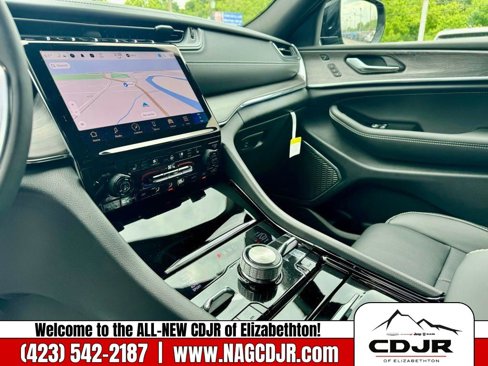 New 2024 Jeep Grand Cherokee L Overland w/ Luxury Tech Group IV image 16