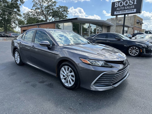 Used 2022 Toyota Camry LE image 1