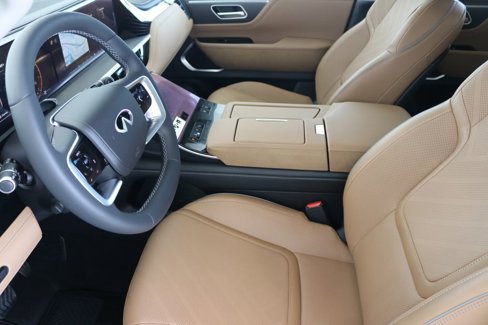 New 2025 INFINITI QX80 Luxe image 17