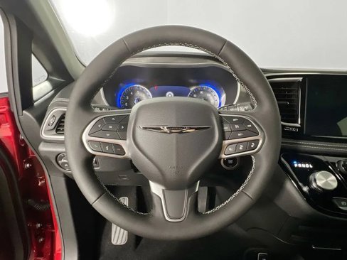 New 2026 Chrysler Pacifica Select image 12