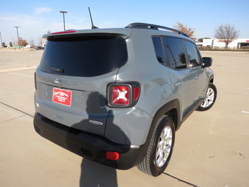 Used 2018 Jeep Renegade Latitude w/ Popular Equipment Group image 7