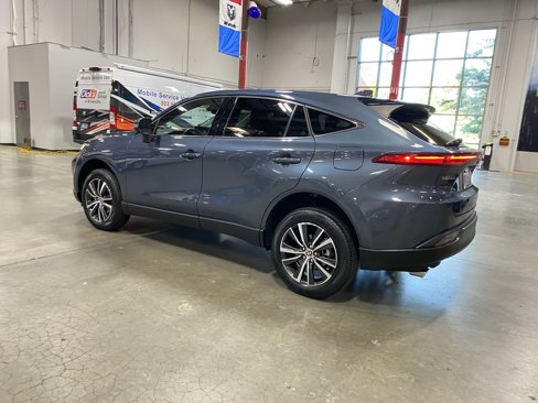 Used 2023 Toyota Venza LE image 3