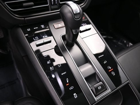 Certified 2025 Porsche Macan image 25