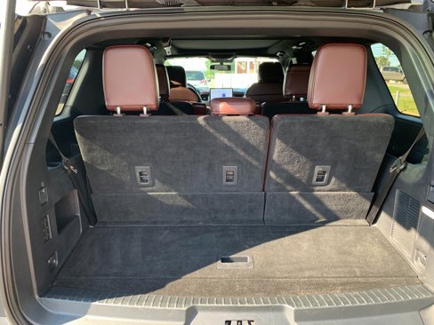 Used 2024 Ford Expedition Limited image 7