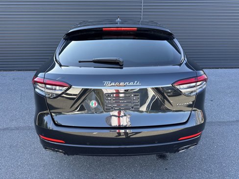 Used 2024 Maserati Levante GT Ultima image 4