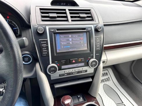 Used 2014 Toyota Camry SE image 13