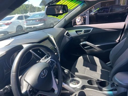 Used 2017 Hyundai Veloster Value Edition image 33