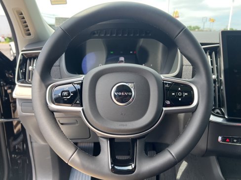 New 2026 Volvo XC90 B6 Plus w/ Protection Package Premier image 17
