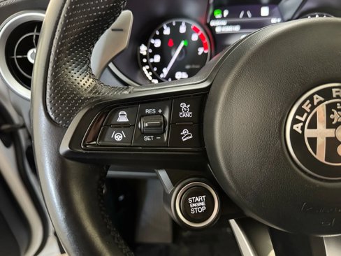 Used 2022 Alfa Romeo Stelvio Veloce image 26