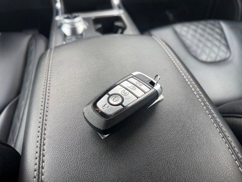 Used 2024 Ford Edge Titanium image 32