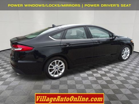 Used 2019 Ford Fusion SE image 4