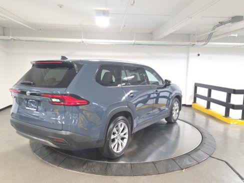 Used 2024 Toyota Grand Highlander Limited image 7
