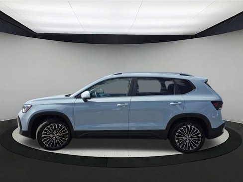 New 2025 Volkswagen Taos SE image 4