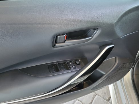 Used 2022 Toyota Corolla LE image 11