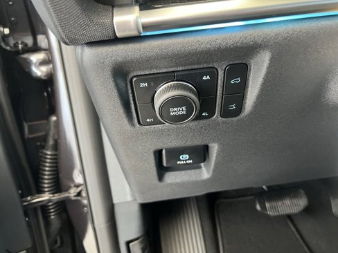 New 2025 Ford Expedition Platinum w/ Stealth Appearance Package image 10