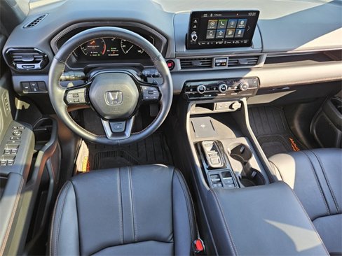 Used 2025 Honda Pilot TrailSport image 9