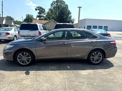 Used 2016 Toyota Camry SE image 2