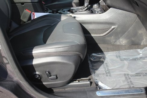 Used 2020 Jeep Cherokee Limited image 31