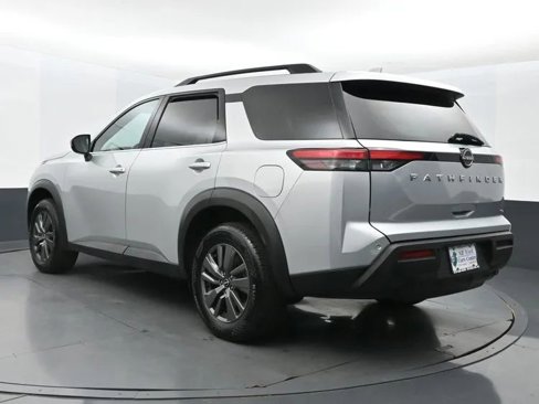 Used 2023 Nissan Pathfinder SV image 9