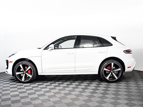 Certified 2023 Porsche Macan S image 2