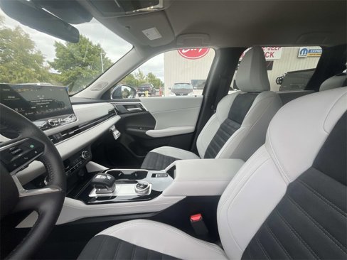 New 2025 Mitsubishi Outlander SE image 10