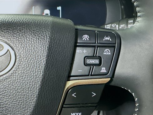 Used 2025 Toyota Crown Signia image 17