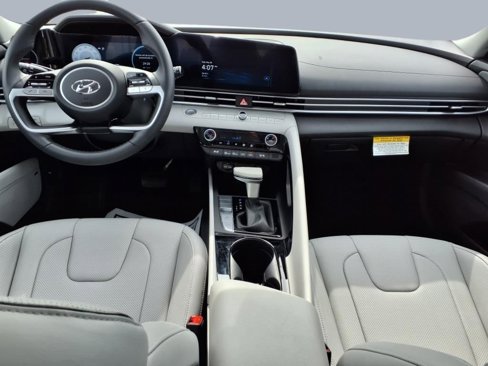 Used 2023 Hyundai Elantra Limited image 15