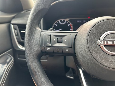 Used 2024 Nissan Rogue SV image 17