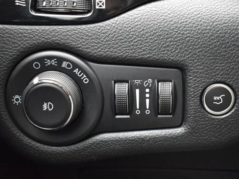 Used 2023 Jeep Cherokee Altitude Lux image 23