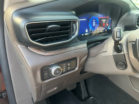 Used 2020 Ford Explorer Platinum w/ Premium Technology Package image 10