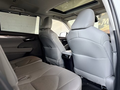 Used 2024 Toyota Highlander Limited image 59