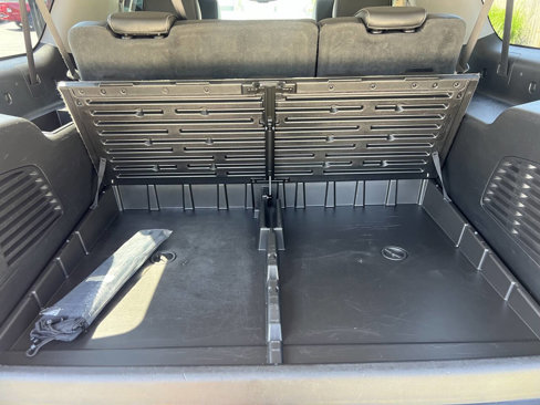 Used 2020 Chevrolet Suburban LT image 28