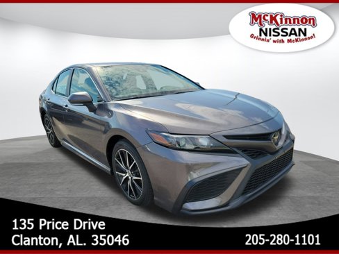 Used 2022 Toyota Camry SE image 1