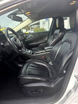 Used 2015 Chrysler 200 C image 7