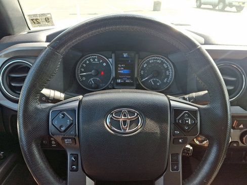 Used 2022 Toyota Tacoma TRD Off-Road image 18