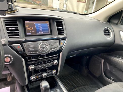 Used 2016 Nissan Pathfinder SV image 14