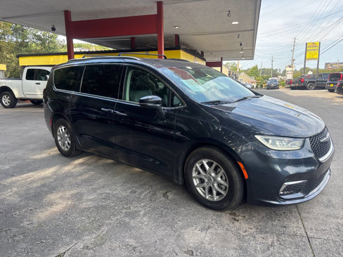 Used 2021 Chrysler Pacifica Touring-L image 4