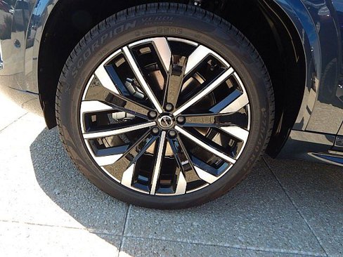 New 2026 Volvo XC90 B5 Ultra image 12